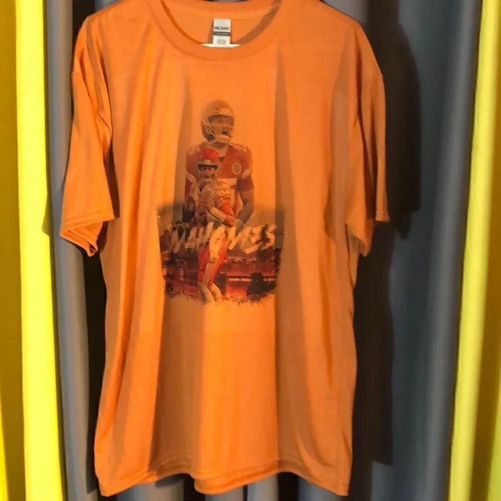 Patrick Mahomes-Chiefs burnt orange tshirt XL-NWOT